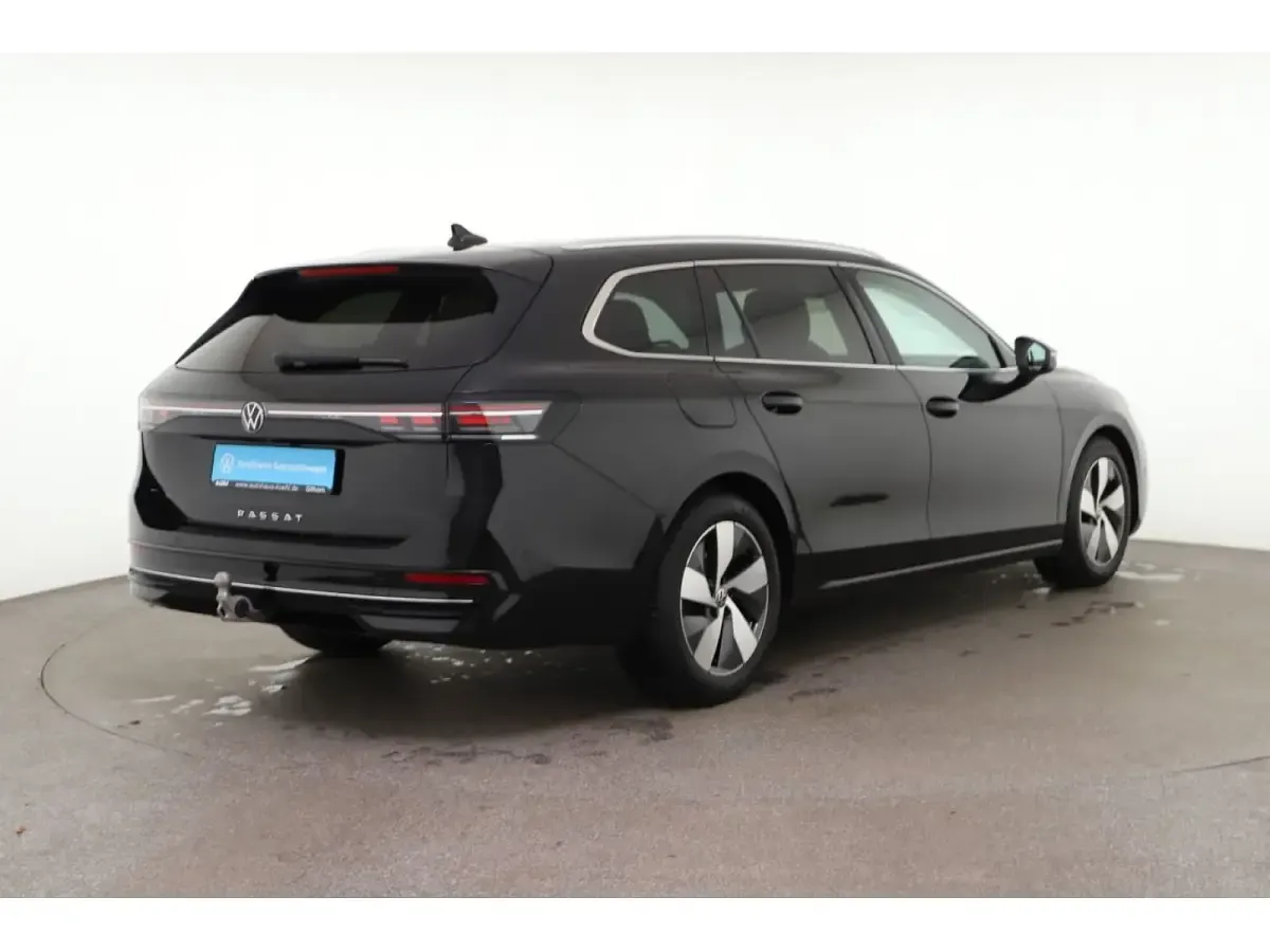 Second-hand VW Passat IQ Drive 150 CP (110 kW) 2025 Negru Break