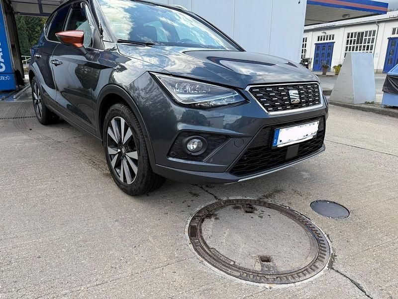 Grau Gebraucht 2019 Seat Arona Beats SUV | 12.800 € (Guter Preis) - Bild 1/4