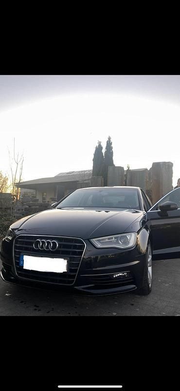 Schwarz Gebraucht 2014 Audi A3 Ambition Limousine | 14.000 € (Teuer) - Bild 1/3