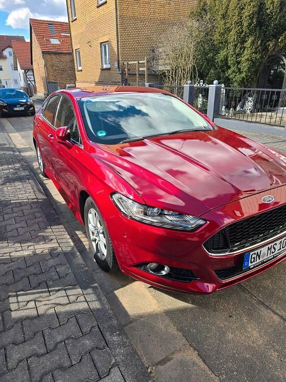 Gebraucht Ford Mondeo Titanium 160 PS (117 kW) 2016 Rot Limousine