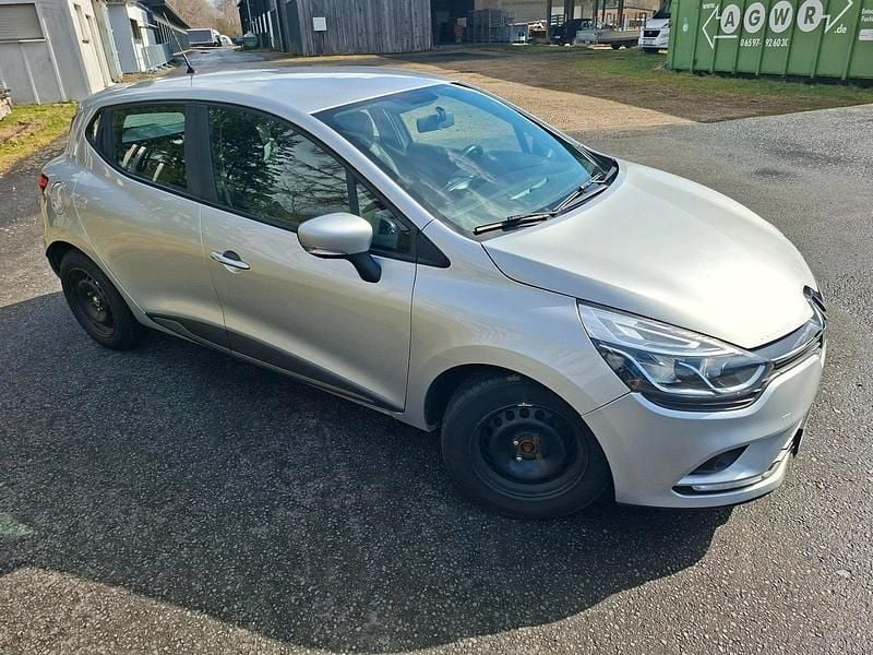 Gebraucht Renault Clio IV 90 PS (66 kW) 2016 Silber Limousine