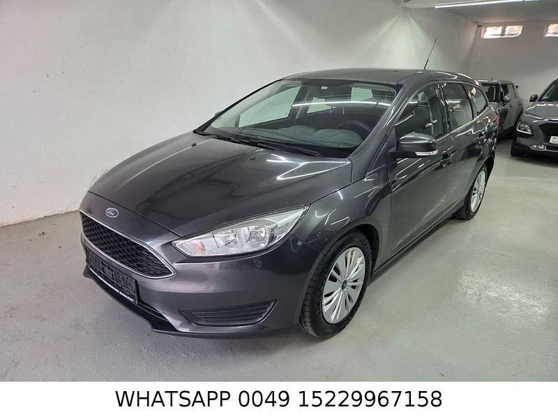 Grau Gebraucht 2017 Ford Focus Limousine | 7.200 € (Guter Preis) - Bild 1/4