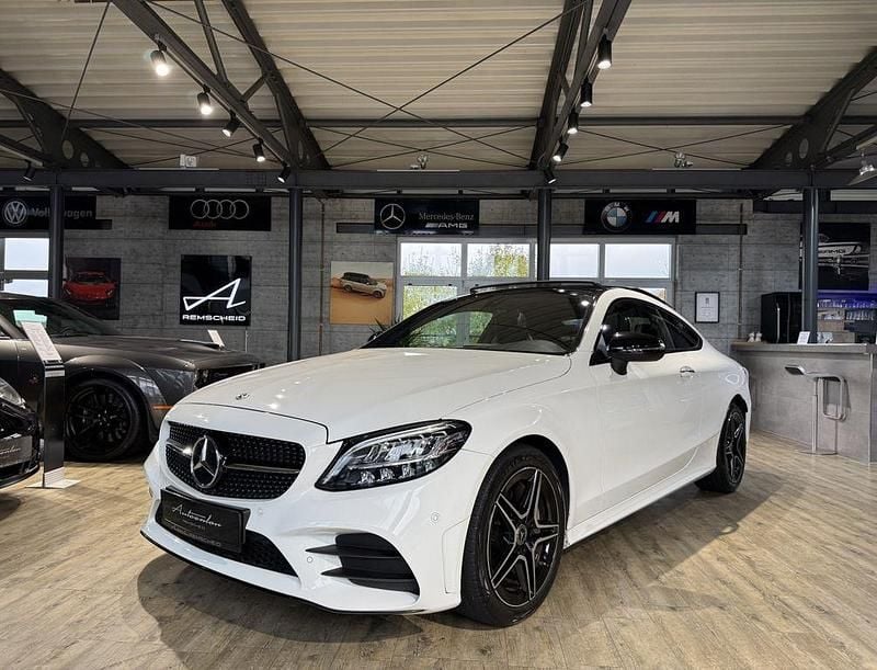 Polarweiss unilack Gebraucht 2018 Mercedes C300 AMG line Coupé | 34.990 € (Fairer Preis) - Bild 1/4