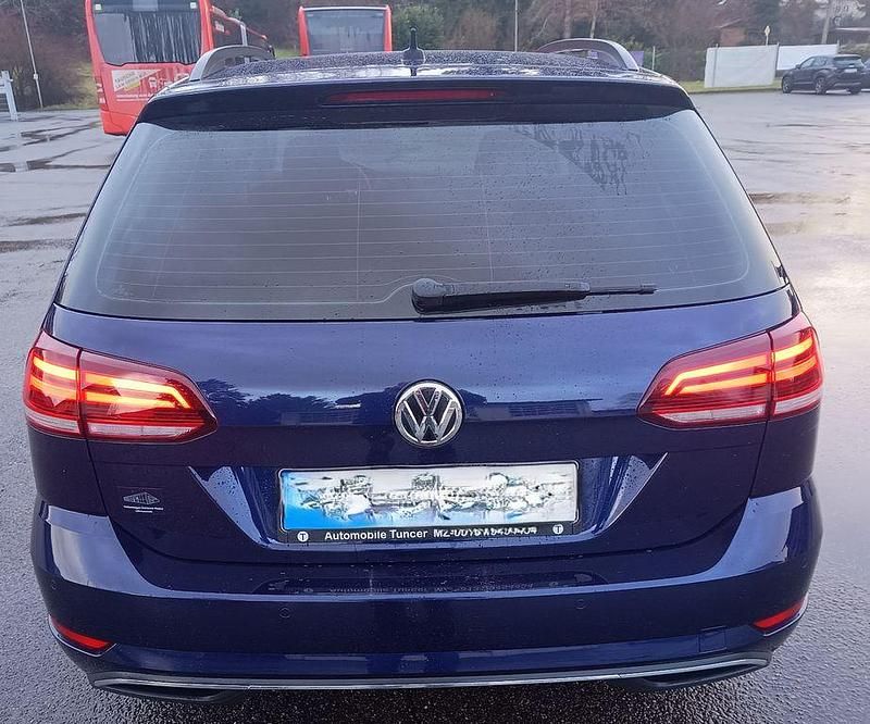 Gebraucht VW Golf VII Comfortline 116 PS (85 kW) 2019 Blau Kombi
