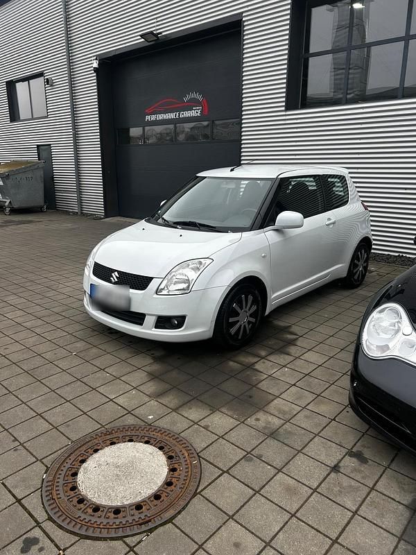 Gebraucht Suzuki Swift 92 PS (67 kW) 2009 Weiß Kleinwagen