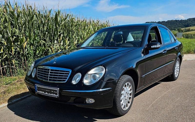 Schwarz Gebraucht 2004 Mercedes E320 Elegance Limousine | 7.500 € (Etwas zu teuer) - Bild 1/4