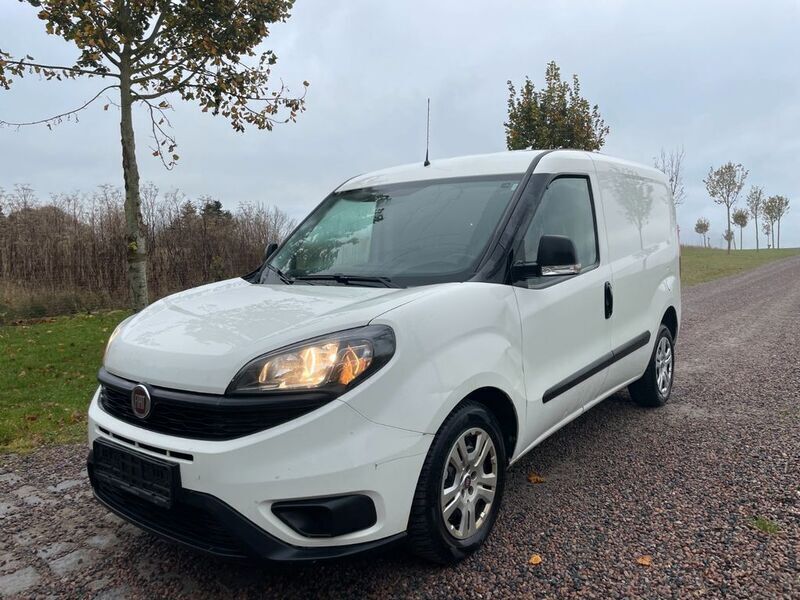 Weiß Gebraucht 2018 Fiat Doblò Basis Van / Kleinbus | 5.625 € (Fairer Preis) - Bild 1/4