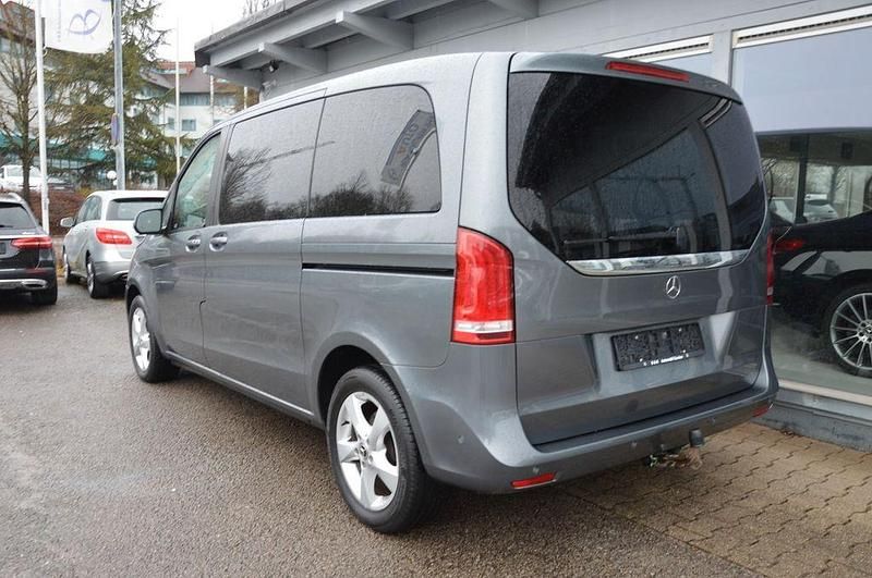 Gebraucht Mercedes V220 Avantgarde Edition 163 PS (119 kW) 2020 Grau Van / Kleinbus