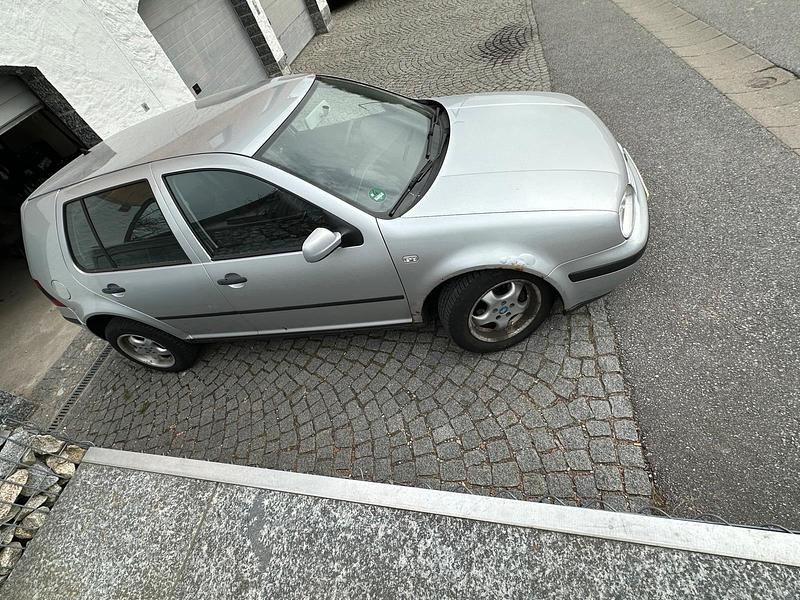 Gebraucht VW Golf IV Edition 105 PS (77 kW) 2001 Silber Limousine