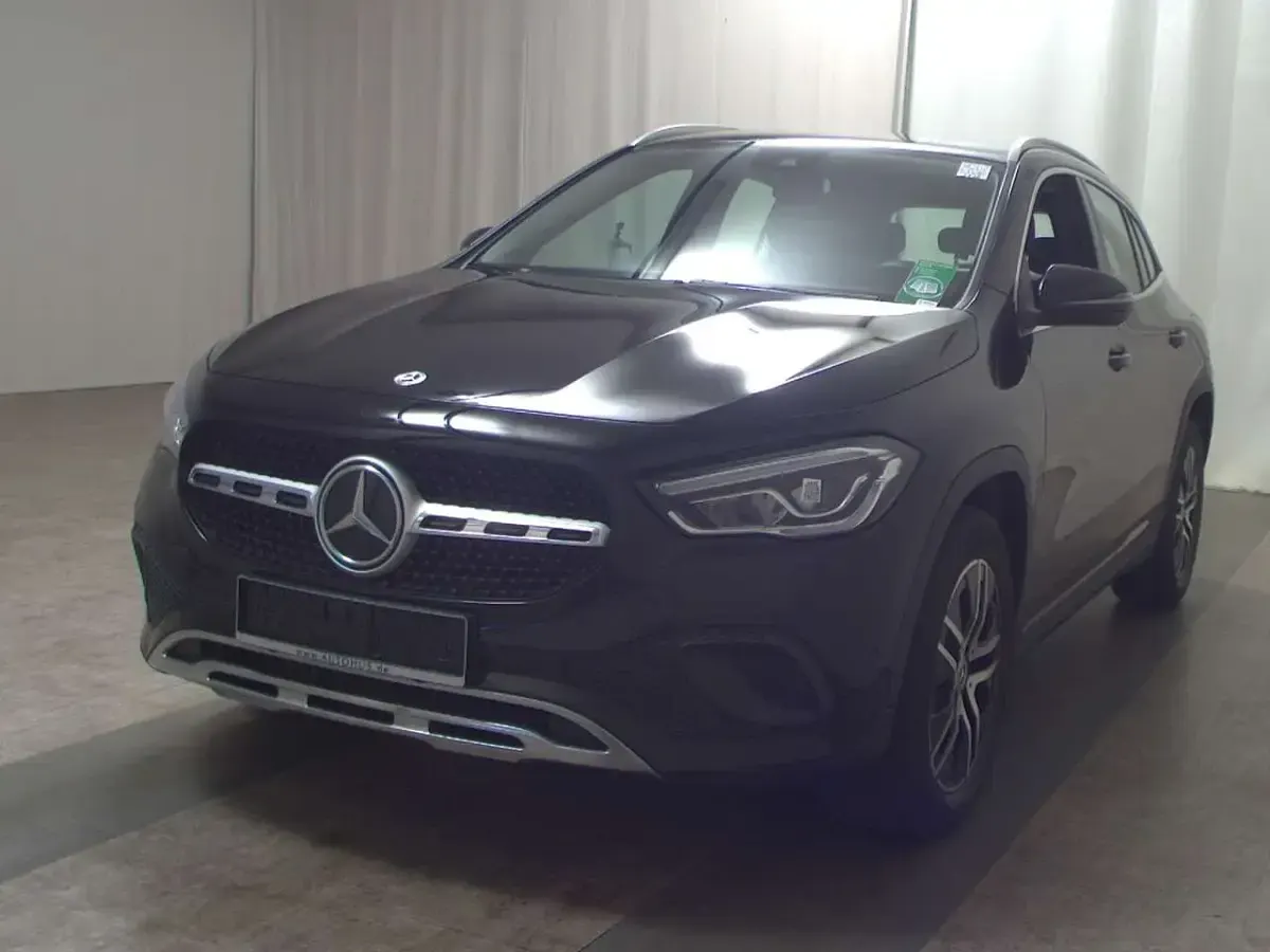 Gebraucht Mercedes GLA180 Progressive 116 PS (85 kW) 2023 Nachtschwarz unilack SUV