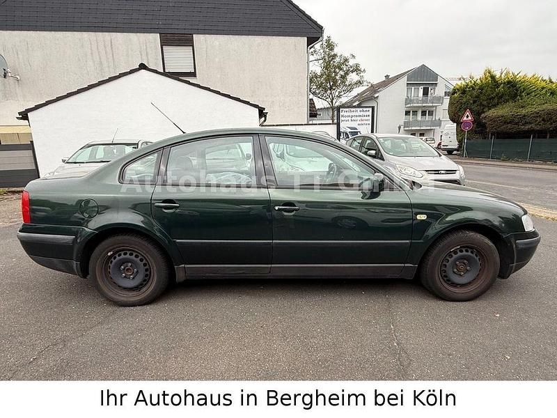 Second-hand VW Passat 101 CP (74 kW) 1998 Verde Berlinǎ
