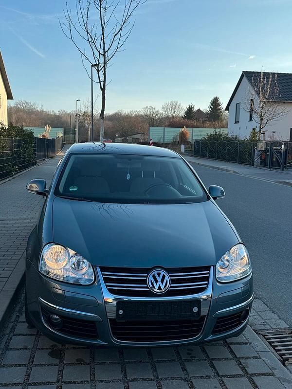 Gebraucht VW Jetta 116 PS (85 kW) 2005 Grau Limousine