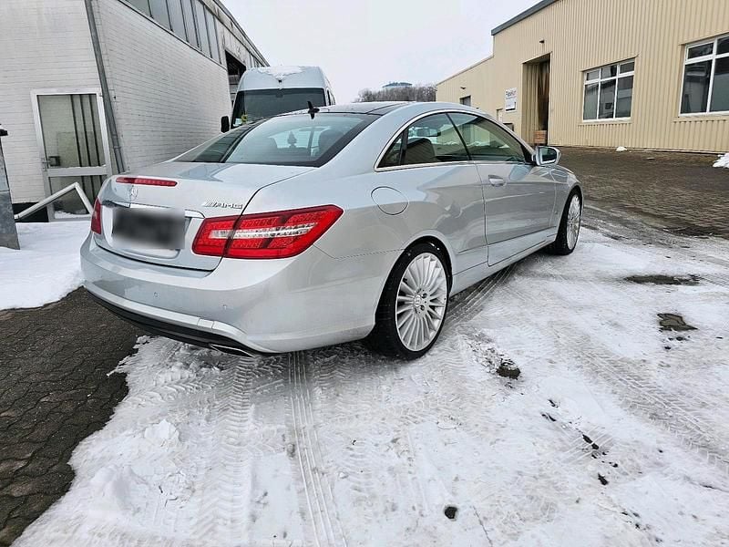 Gebraucht Mercedes E500 388 PS (285 kW) 2009 Silber Coupé