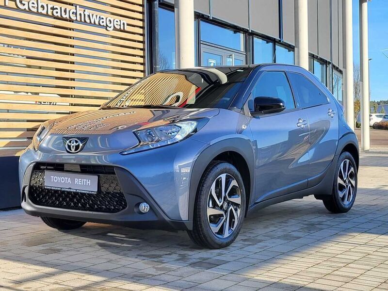 Grau Gebraucht 2024 Toyota Aygo Team Kleinwagen | 17.440 € (Etwas zu teuer) - Bild 1/4