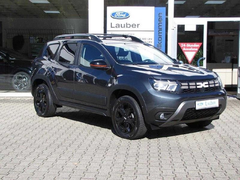 Grau (metallic) Gebraucht 2023 Dacia Duster Extreme SUV | 22.390 € (Fairer Preis) - Bild 1/4