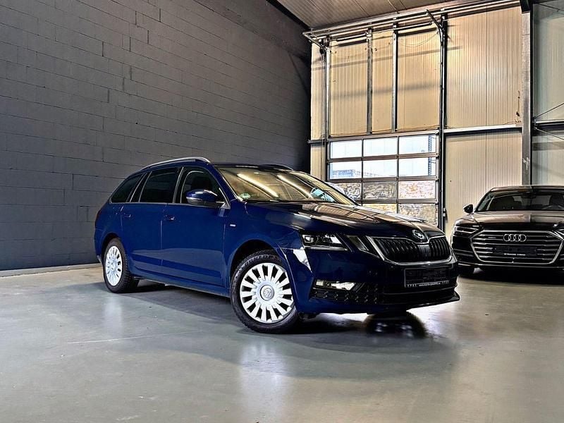 Blau Gebraucht 2018 Skoda Octavia Clever Kombi | 14.490 € (Superpreis) - Bild 1/4