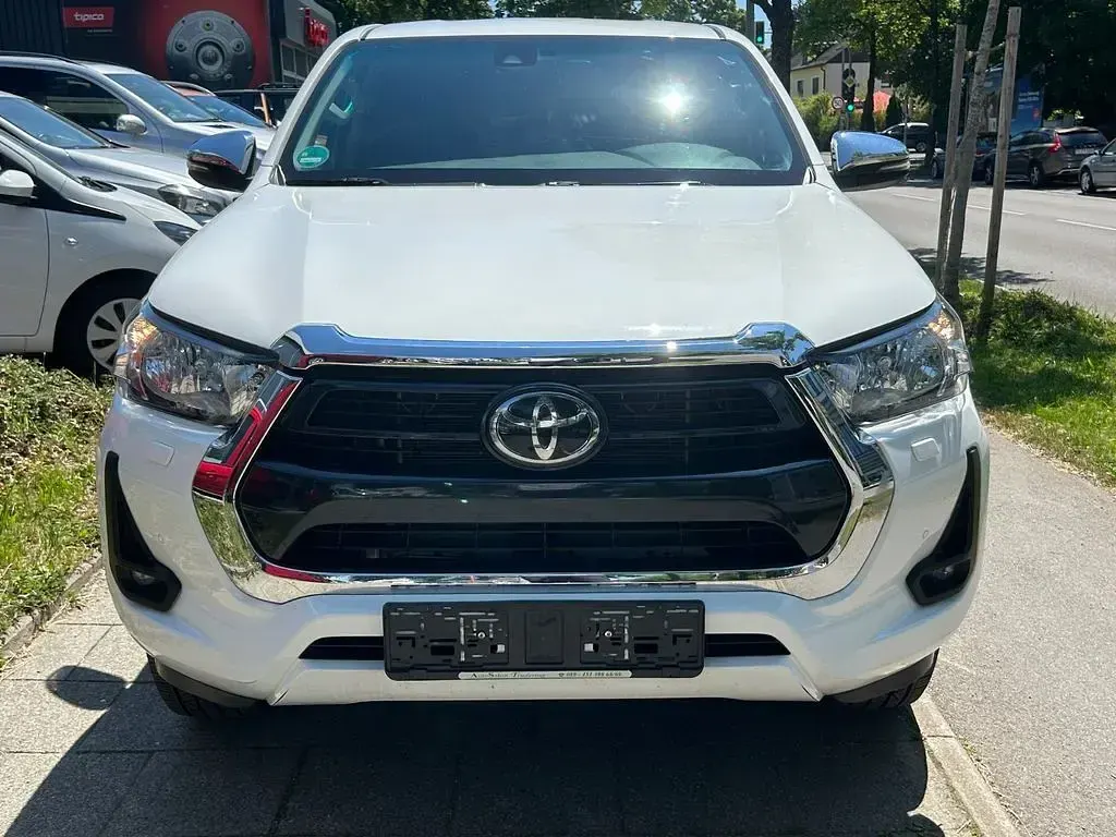 Gebraucht Toyota HiLux 150 PS (110 kW) 2022 Weiß Pickup