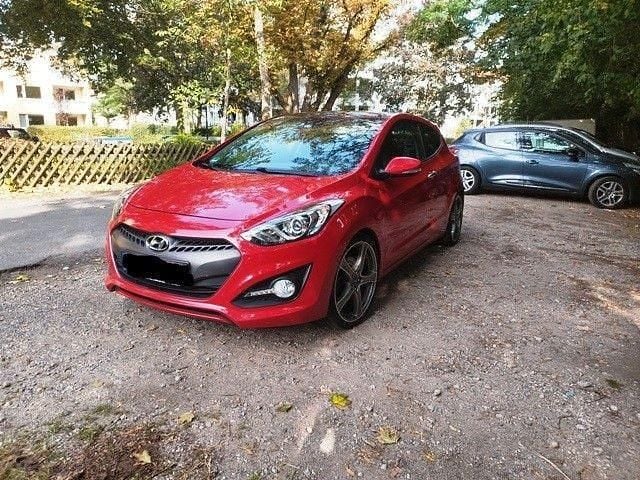 Rot Gebraucht 2014 Hyundai i30 Edition Limousine | 6.999 € (Superpreis) - Bild 1/4