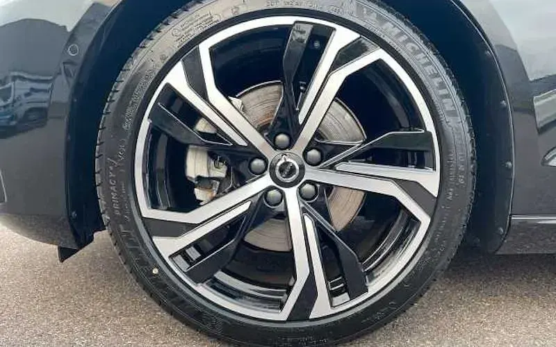 Używany Volvo V60 Plus 197 KM (144 kW) 2025 Czarny Kombi