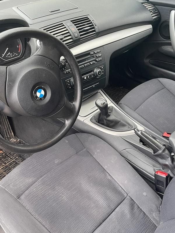 Second-hand BMW 118 143 CP (105 kW) 2009 Negru Hatchback