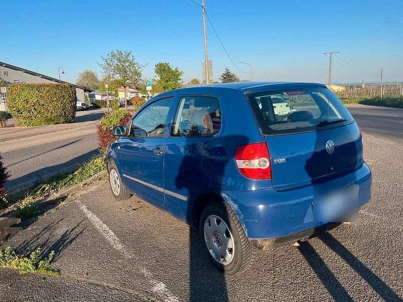 Second-hand VW Fox 55 CP (40 kW) 2005 Albastru Hatchback