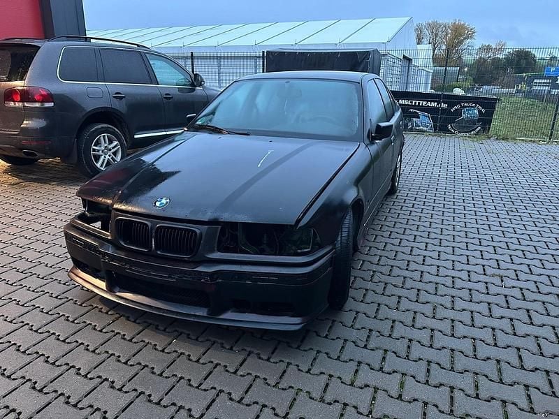 Gebraucht BMW 320 150 PS (110 kW) 1997 Schwarz Limousine
