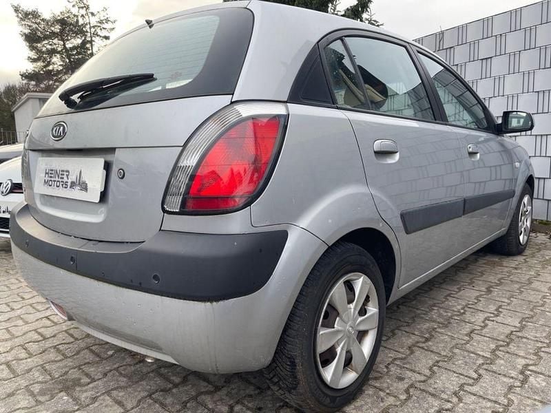 Gebraucht Kia Rio EX 97 PS (71 kW) 2007 Silber Limousine