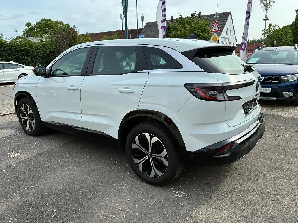 Käytetty Renault Austral Equilibre 140 HP (102 kW) 2023 Valkoinen Katumaasturi