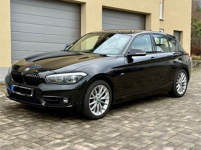 Schwarz Gebraucht 2018 BMW 118 Sport Line Kleinwagen | 13.990 € (Superpreis) - Bild 1/4