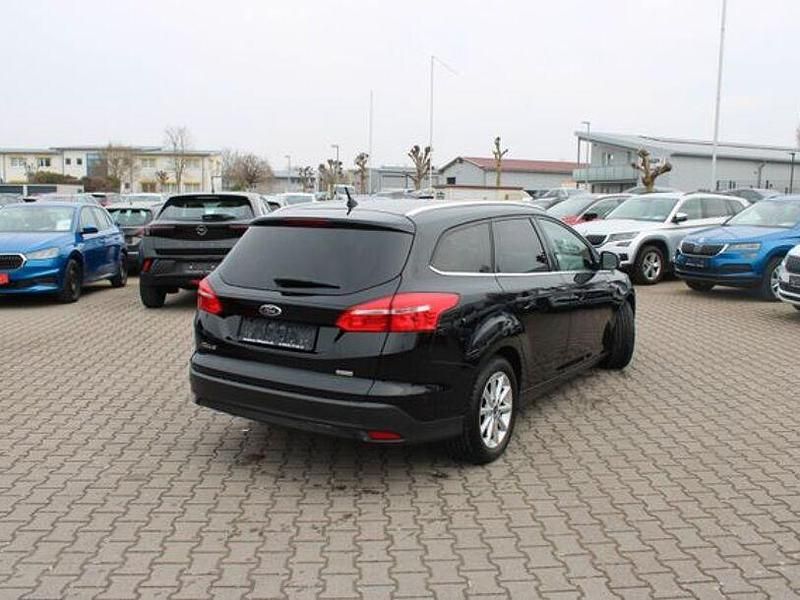 Gebraucht Ford Focus Titanium 125 PS (91 kW) 2016 Schwarz Kombi