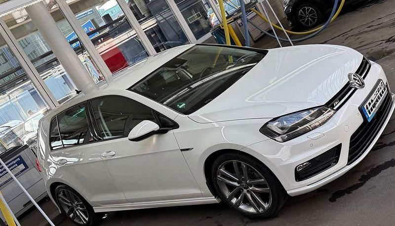 Weiß Gebraucht 2015 VW Golf VII LOUNGE Kleinwagen | 14.300 € (Fairer Preis) - Bild 1/4
