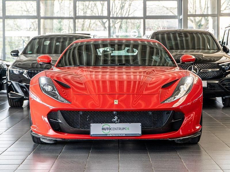 Gebraucht Ferrari 812 799 PS (587 kW) 2019 Rot Coupé
