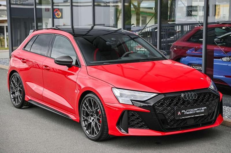 Gebraucht Audi RS3 Sport 400 PS (294 kW) 2025 Progressivrot metallic Limousine