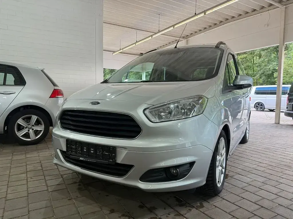 Gebraucht Ford Tourneo Courier Titanium 95 PS (69 kW) 2018 Silber Van / Kleinbus