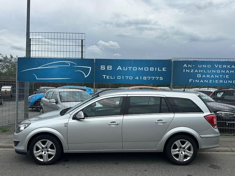 Gebraucht Opel Astra Selection 90 PS (66 kW) 2010 Silber Kombi