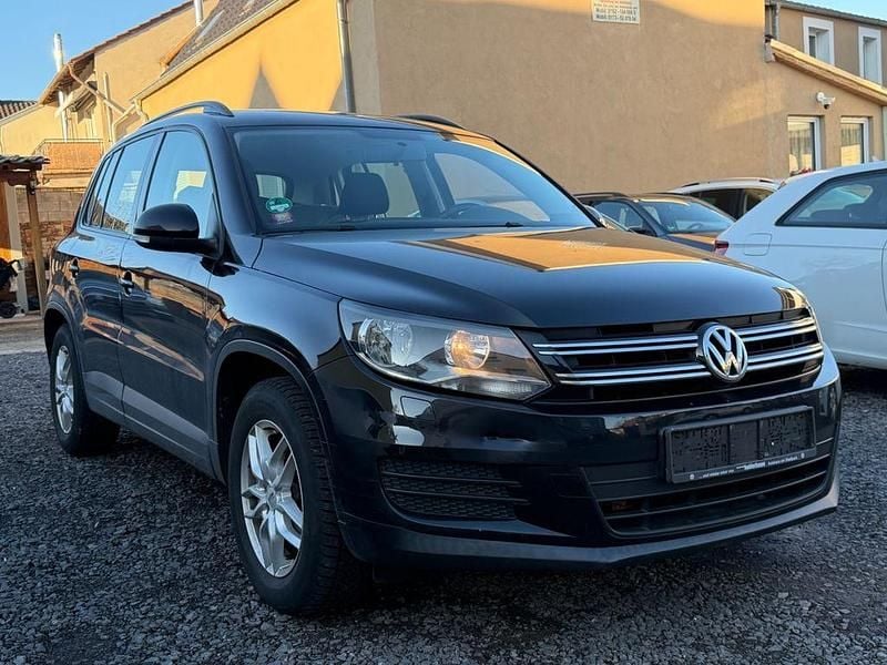 Gebraucht VW Tiguan Trendline 125 PS (91 kW) 2015 Schwarz SUV