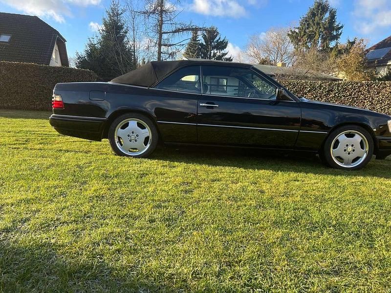 Gebraucht Mercedes E320 220 PS (161 kW) 1995 Schwarz Cabrio