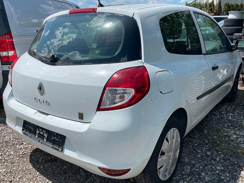 Gebraucht Renault Clio III Expression 68 PS (50 kW) 2009 Weiß Limousine