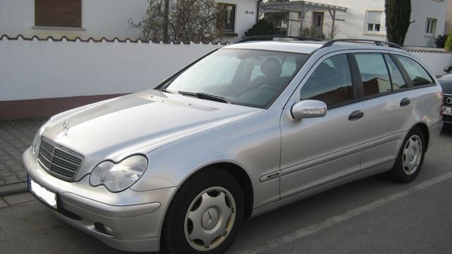 Grau metallic Gebraucht 2003 Mercedes C220 Kombi | 3.000 € (Fairer Preis) - Bild 1/4