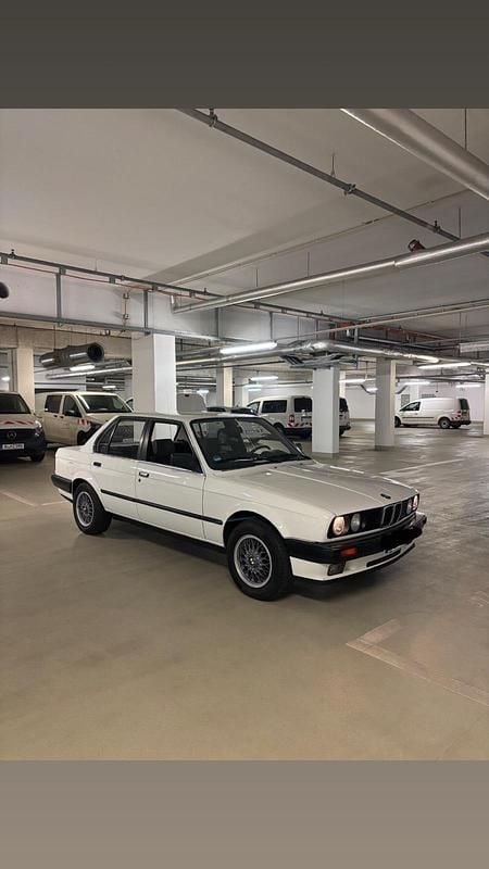 Weiß Gebraucht 1988 BMW 316 Limousine | 8.000 € - Bild 1/4
