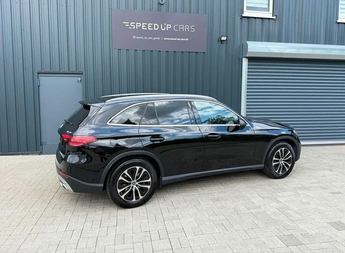 Gebraucht Mercedes GLC200 Advanced 227 PS (166 kW) 2023 Schwarz SUV