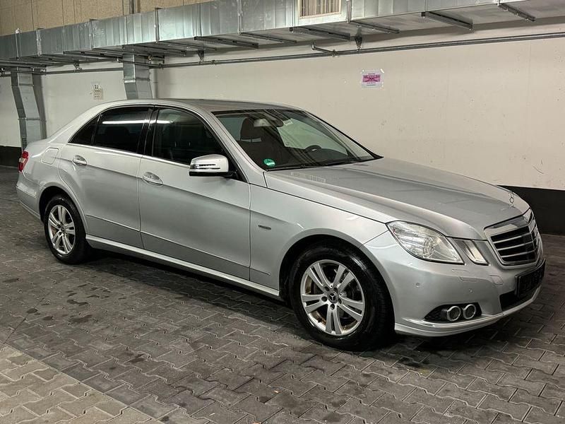 Gebraucht Mercedes E220 170 PS (125 kW) 2010 Silber Limousine