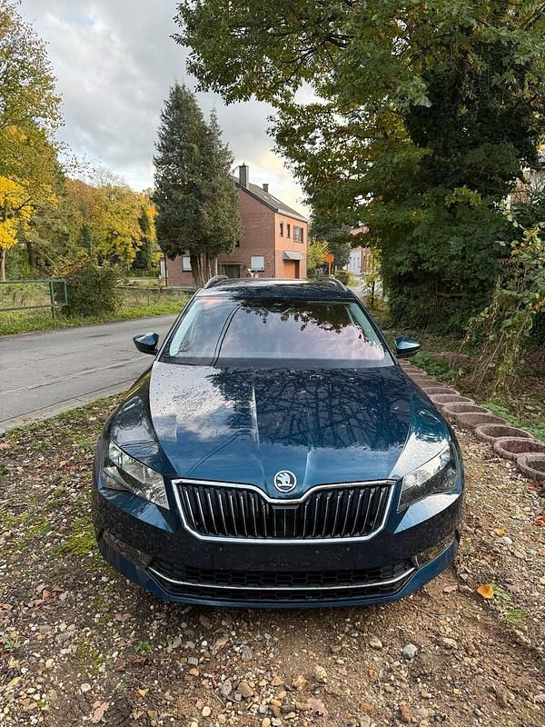 Blau Gebraucht 2016 Skoda Superb Kombi | 11.200 € (Guter Preis) - Bild 1/4