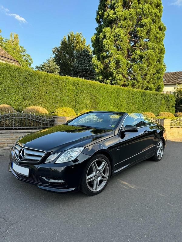 Gebraucht Mercedes E220 AMG 170 PS (125 kW) 2012 Schwarz Cabrio