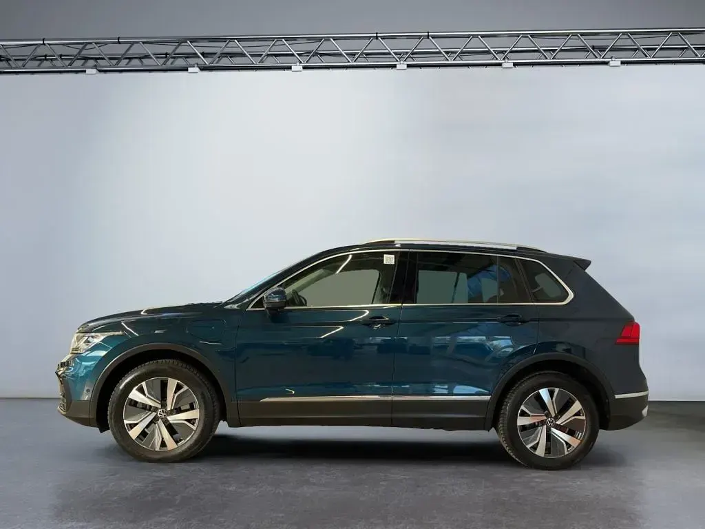 Gebraucht VW Tiguan Elegance 150 PS (110 kW) 2023 Nightshade blue (metallic) SUV