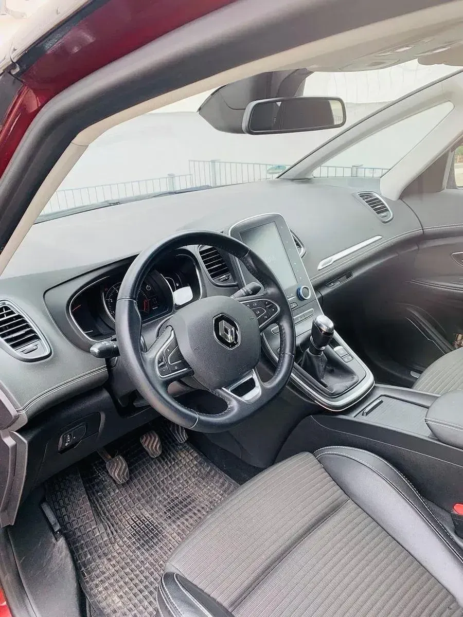 Gebraucht Renault Scénic IV 132 PS (97 kW) 2018 Rot Van / Kleinbus