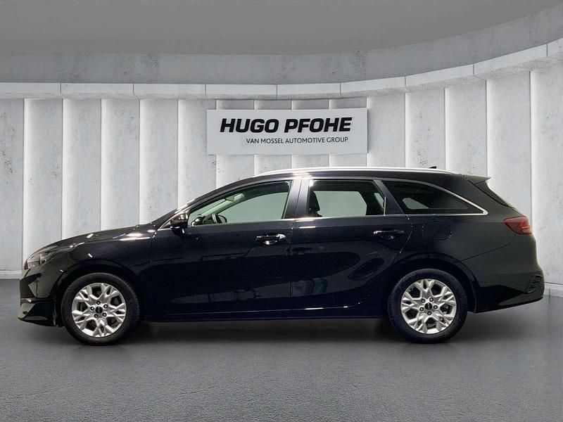 Gebraucht Kia Ceed 120 PS (88 kW) 2024 (1k) black pearl m (metallisch schwarz) Kleinwagen