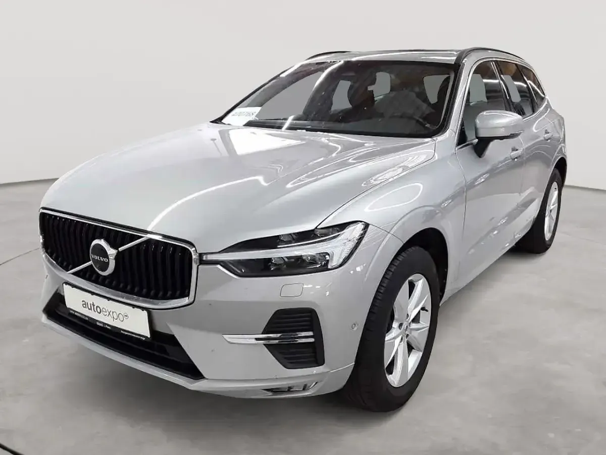 Gebraucht Volvo XC60 Momentum 197 PS (144 kW) 2022 Silver dawn metallic SUV