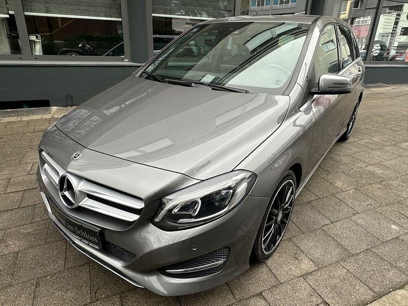 Grau Gebraucht 2017 Mercedes B180 Van / Kleinbus | 12.950 € (Guter Preis) - Bild 1/4