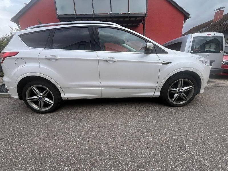 Weiß Gebraucht 2016 Ford Kuga Individual SUV | 16.999 € (Fairer Preis) - Bild 1/4